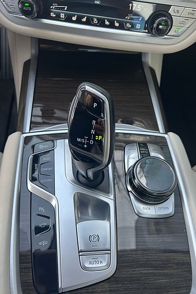 BMW 750iL 15 of 29