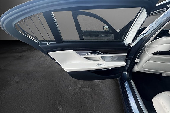 BMW 750iL 18 of 29