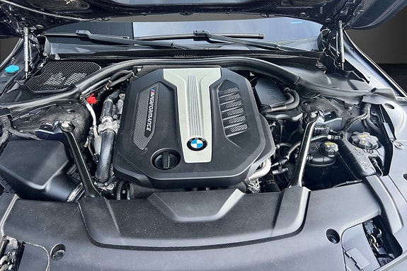 BMW 750iL 27 of 29