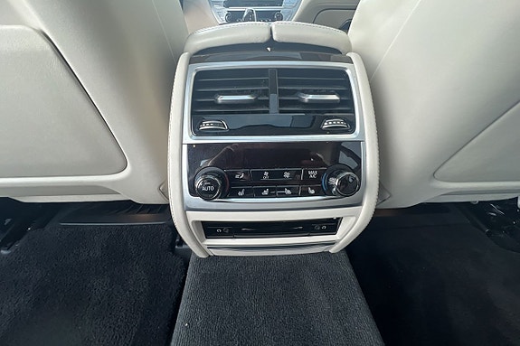 BMW 750iL 23 of 29