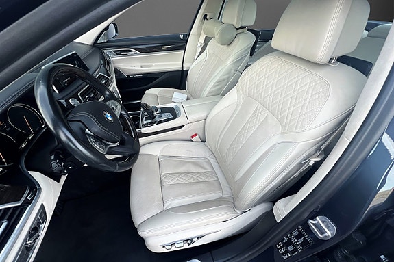 BMW 750iL 8 of 29