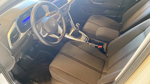 Volkswagen T-Roc 7 of 14