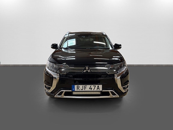 Mitsubishi Outlander 2 of 18