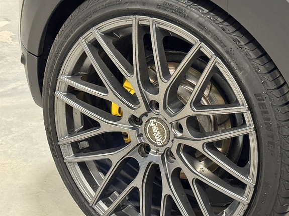 MINI Cooper S 6 of 24