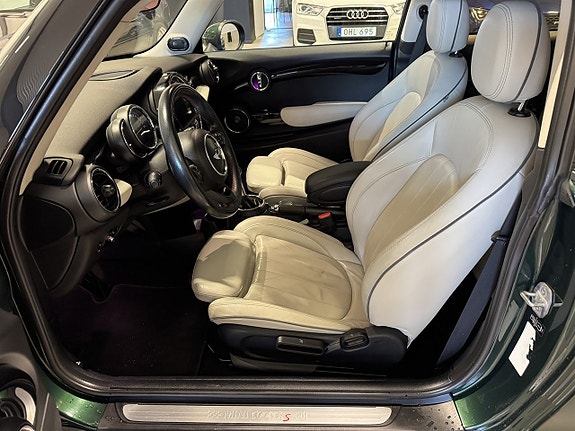 MINI Cooper S 10 of 24