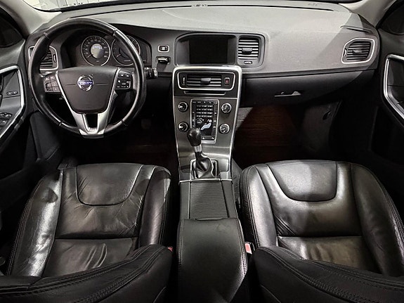 Volvo V60 11 of 23
