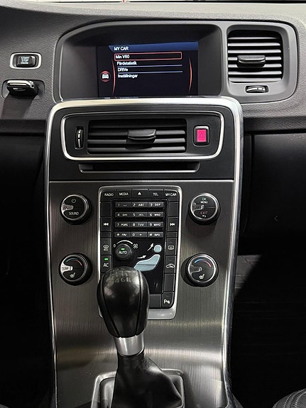 Volvo V60 14 of 23