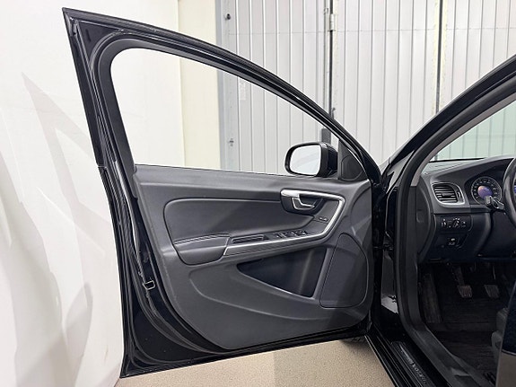 Volvo V60 8 of 23