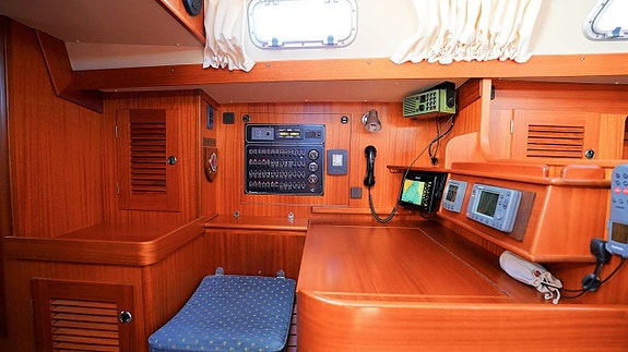 Hallberg-Rassy 39 MkII / 2000 8 of 12