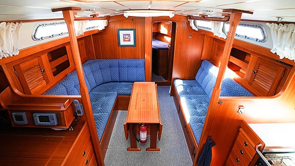 Hallberg-Rassy 39 MkII / 2000 6 of 12