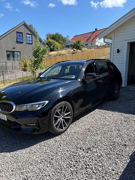 BMW 320d 2 of 8