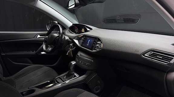 Peugeot 308 19 of 24