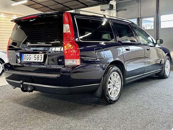 Volvo V70 3 of 12