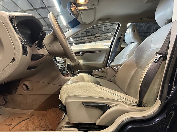 Volvo V70 7 of 12