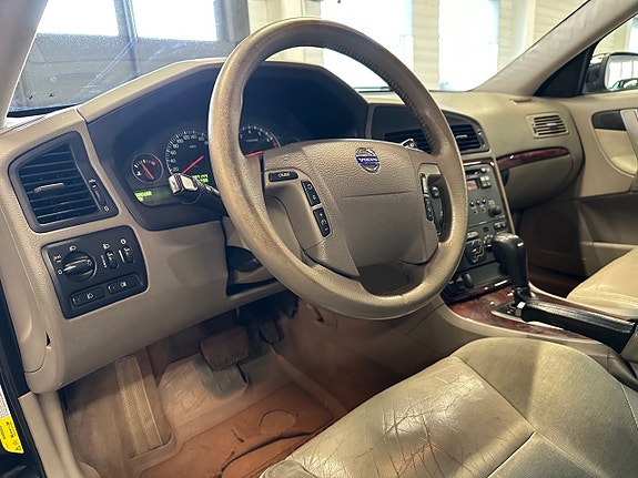 Volvo V70 8 of 12