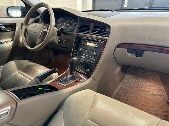 Volvo V70 10 of 12