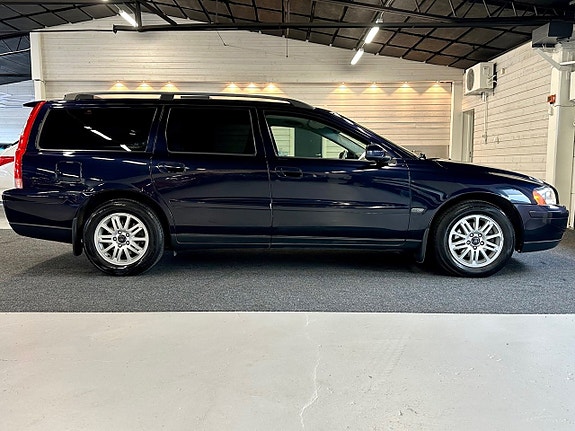Volvo V70 2 of 12