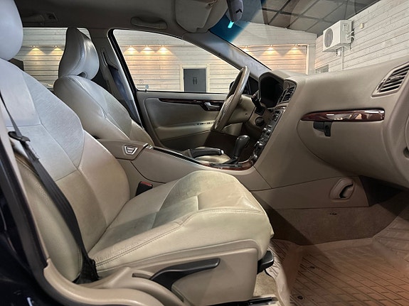 Volvo V70 9 of 12