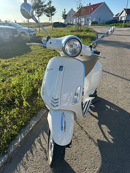 Vespa Primavera 2 of 5