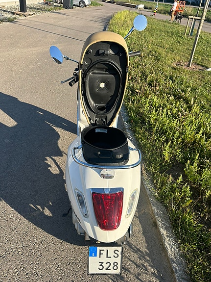 Vespa Primavera 3 of 5