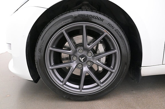 Tesla Model 3 27 of 27