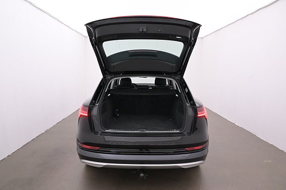 Audi e-tron 21 of 27