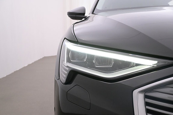 Audi e-tron 25 of 27