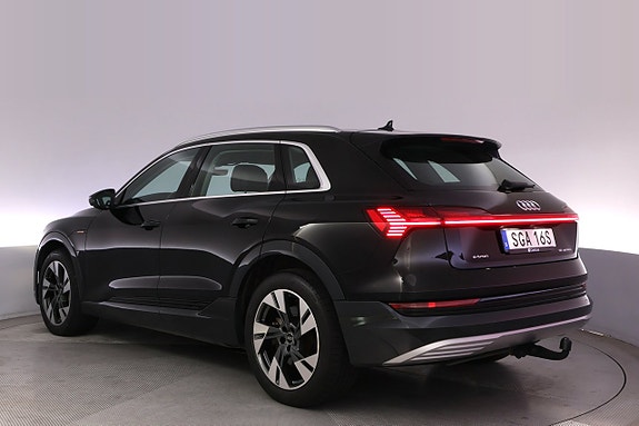 Audi e-tron 4 of 27