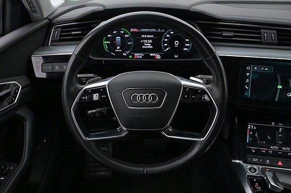 Audi e-tron 7 of 27