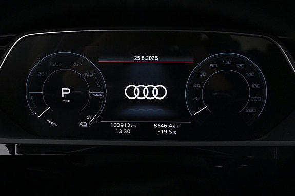 Audi e-tron 10 of 27