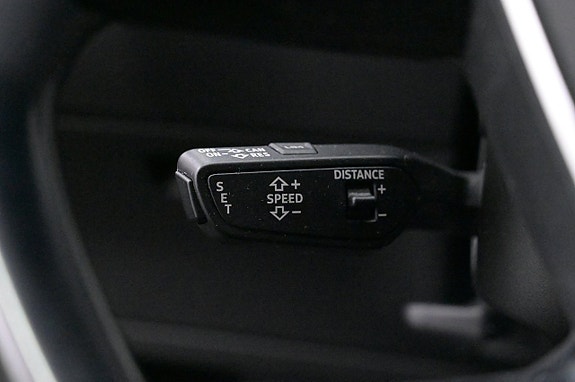 Audi e-tron 9 of 27