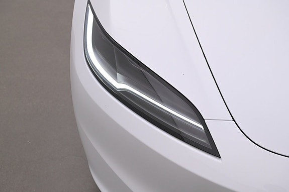 Tesla Model 3 26 of 27