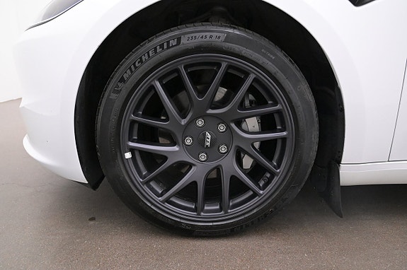 Tesla Model 3 27 of 27