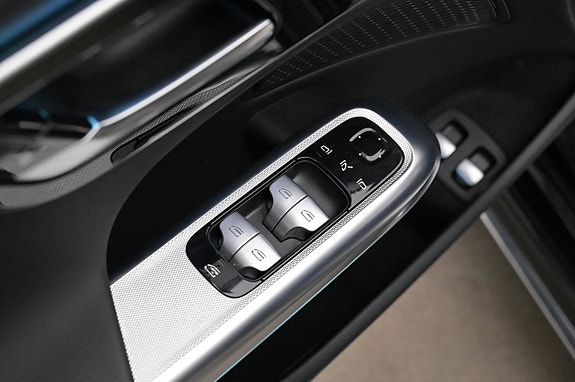 Mercedes-Benz E300 12 of 27