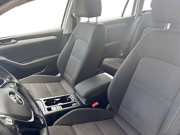 Volkswagen Passat 5 of 15