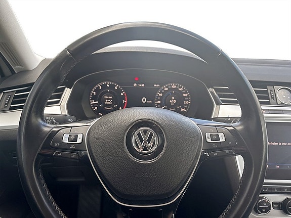 Volkswagen Passat 7 of 15