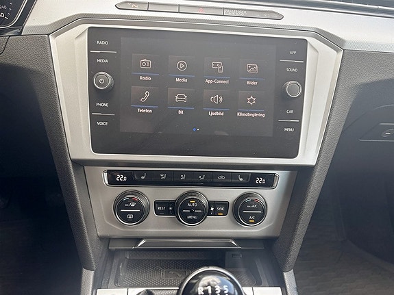 Volkswagen Passat 9 of 15
