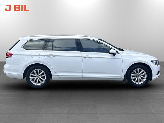 Volkswagen Passat 13 of 15