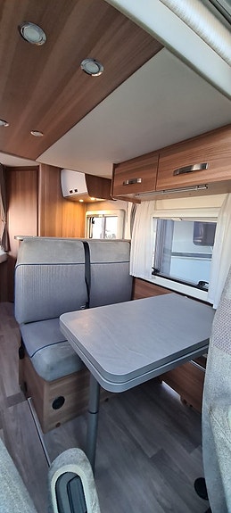 Weinsberg Carasuite 650 MF "dragkrok, franskbädd" 14 of 15