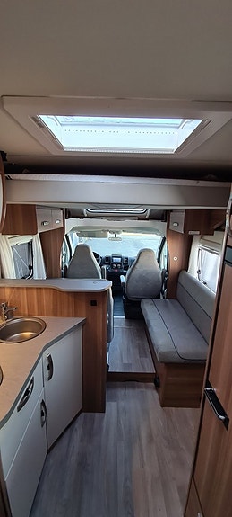 Weinsberg Carasuite 650 MF "dragkrok, franskbädd" 7 of 15