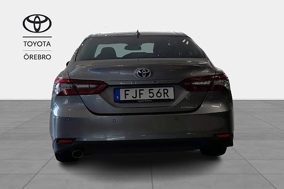 Toyota Camry 5 of 11