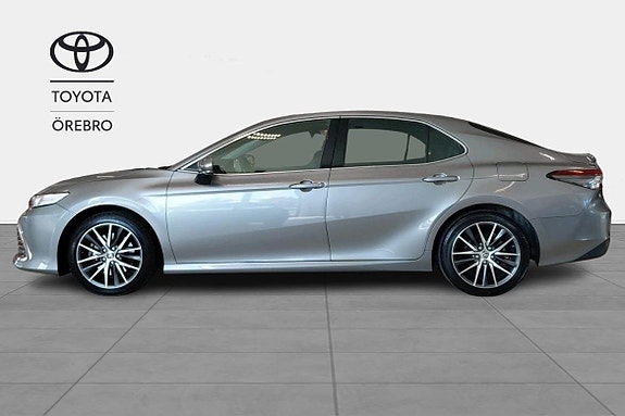 Toyota Camry 3 of 11