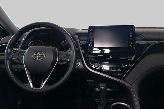 Toyota Camry 9 of 11