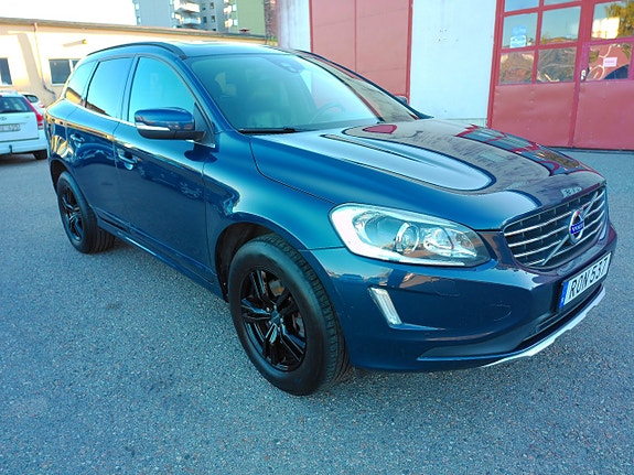 Volvo XC60 2 of 12