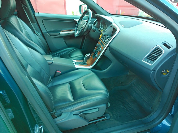 Volvo XC60 7 of 12