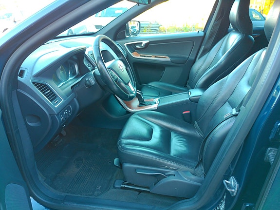 Volvo XC60 5 of 12