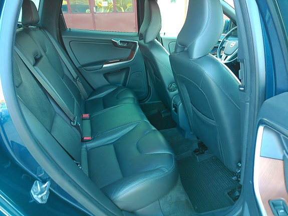 Volvo XC60 8 of 12