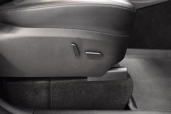 Tesla Model Y 15 of 24