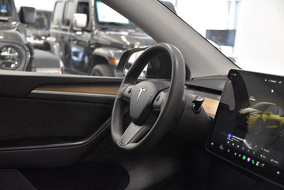 Tesla Model Y 8 of 24
