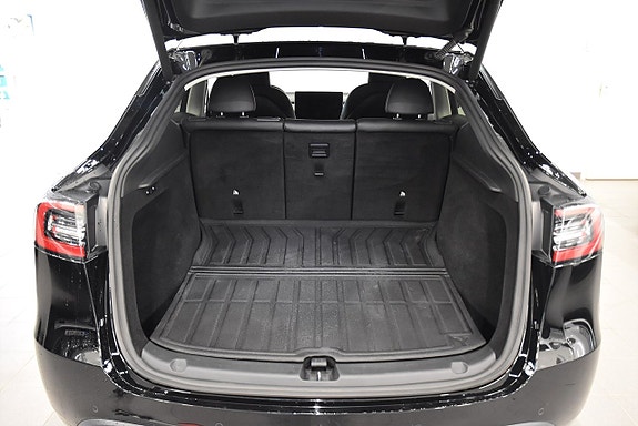Tesla Model Y 24 of 24
